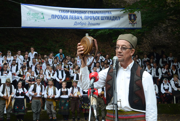 Здравицом терао и корону: Наздравља Ликер три деценије